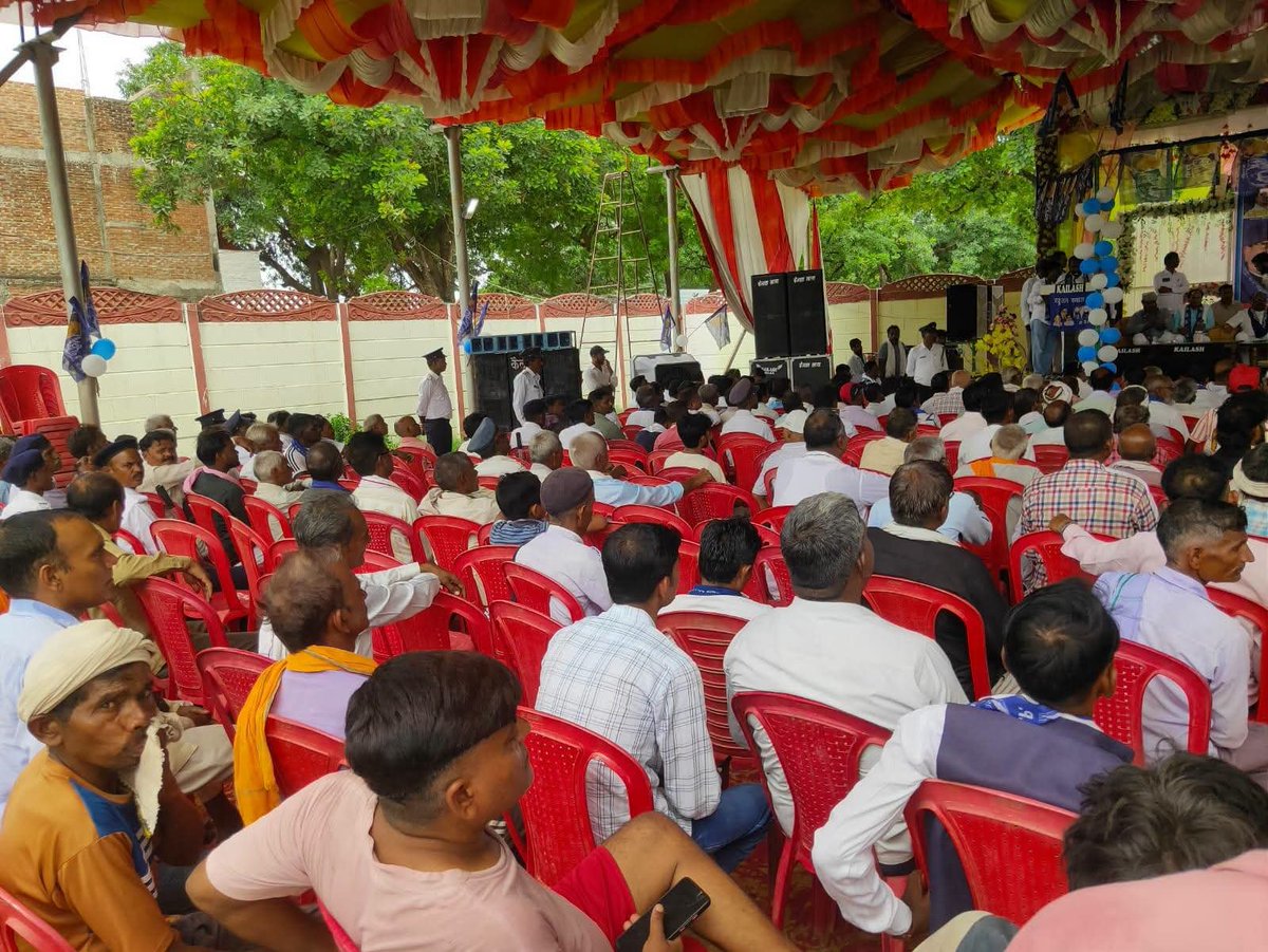PalVishwnathbsp's tweet photo. आज दिनांक 29-07-2026 को जनपद फतेहपुर के विधानसभा खागा में बहुजन समाज पार्टी द्वारा आयोजित विधानसभा स्तरीय समीक्षा बैठक में शामिल हुआ जिसमें बूथ /सेक्टर की समीक्षा तथा मिशन 2027 को सफल बनाने को लेकर विस्तृत चर्चा की गई।
#जयभीम #BSP #फतेहपुर #मिशन_2027 #खागा #बहुजन_समाज_पार्टी https://t.co/nyd0yZ7gox