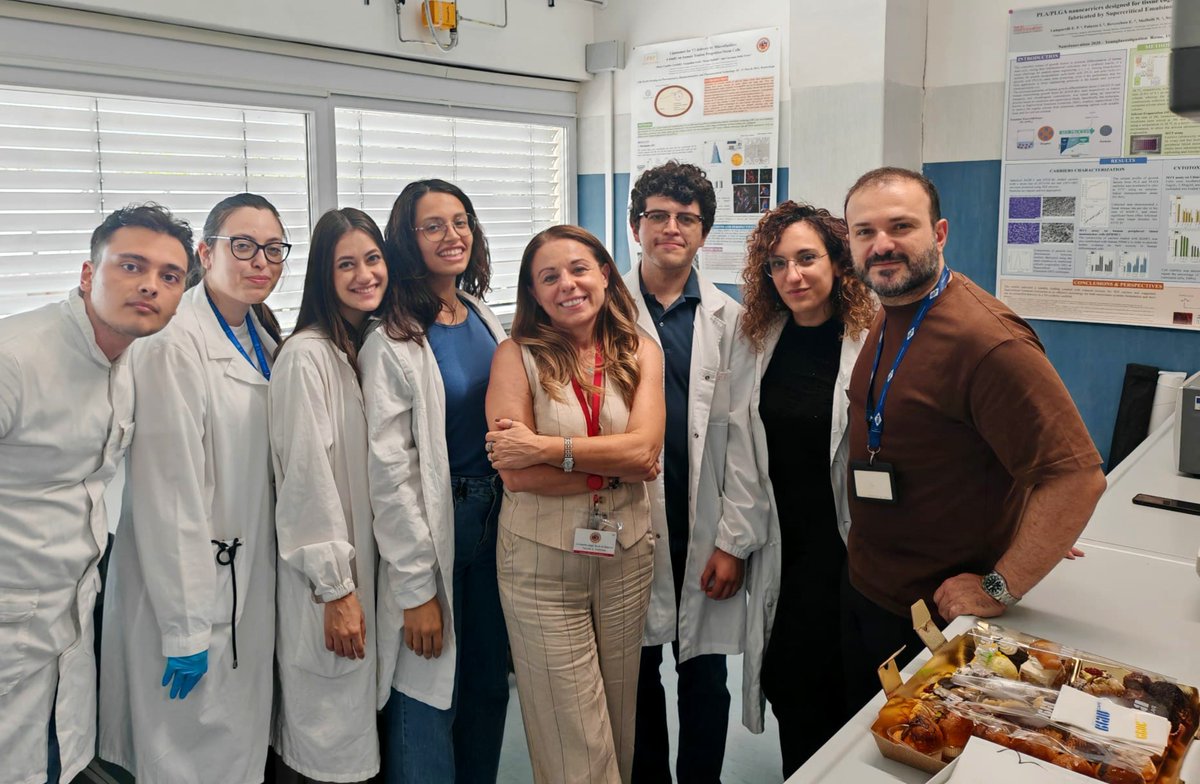 DellaPortaLab's tweet photo. 📍Our team is supported by #medicaltechnicians in #training . They spend a year with us learning basic science, then move on to the hospital with strong foundations for their clinical careers. 

🤞🏻Wishing the best to our preferred technician as he takes the next step @UniSalerno https://t.co/F5FrHTosct
