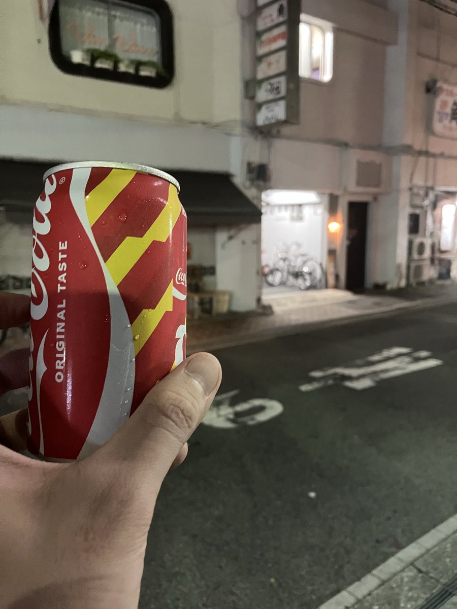 chukyoactive's tweet photo. 今日はFrannと姫路駅周辺を挨拶してます！
焼鳥角の女将さんに頂いたコーラが沁みる😇 https://t.co/m0iqPDMV2s