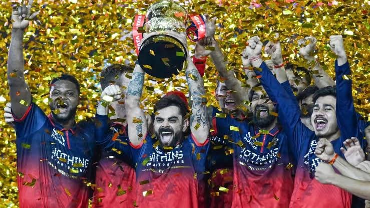 ImTanujSingh's tweet photo. 🚨 RCB CREATE HISTORY 🚨

- RCB becomes the first IPL franchise to surpass the $300 Million mark in brand value. (Houlihan Lokey). https://t.co/4JrQvrXhsY