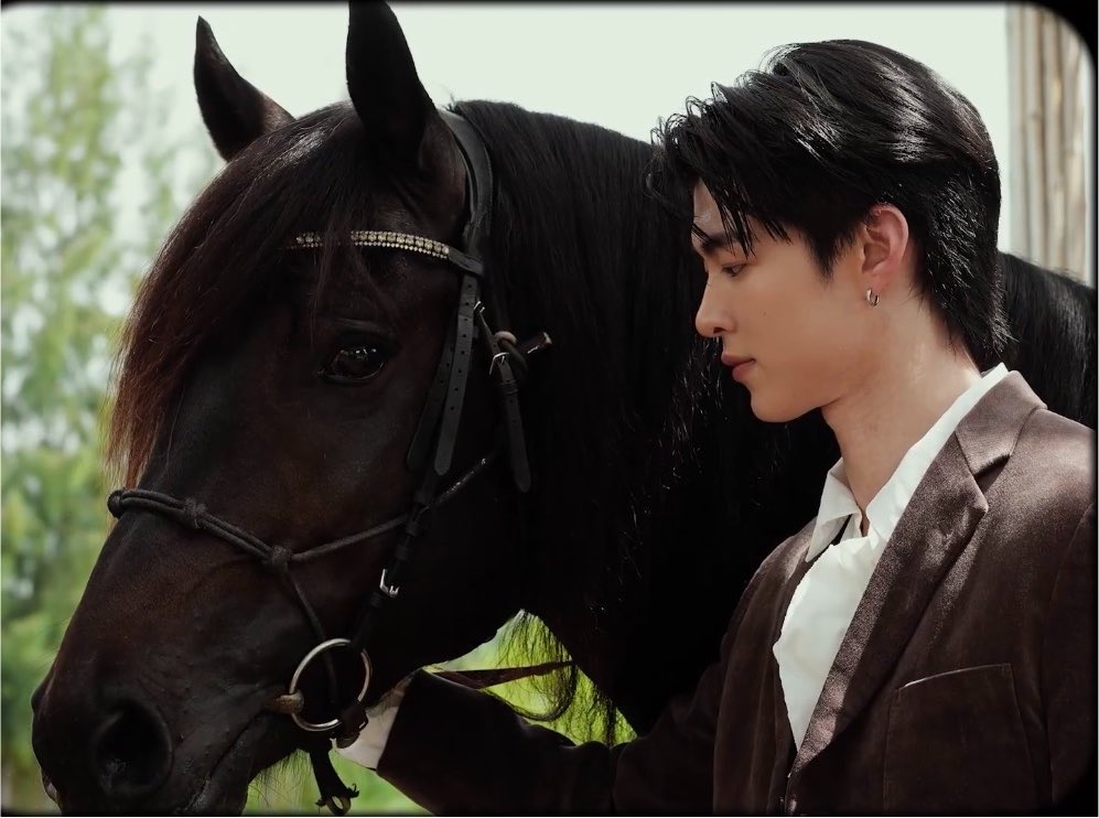 YakuboeGi's tweet photo. แค่ลุคที่ปล่อยออกมาก็ว่าหล่อแล้ว ถ้าได้เห็นด้วยตาเนื้อในงานจะหล่อขนาดไหน ลุคปีนี้ต้องหล่อมากแน่ๆ งานไซน์มุมุปีนี้พลาดไม่ได้เลยจิงๆ อวยพรขอให้มี้ได้บัตรด้วยนะคะมุ🥹

#CountDownToMEEN2ndFANSIGN https://t.co/gljlACV5p0