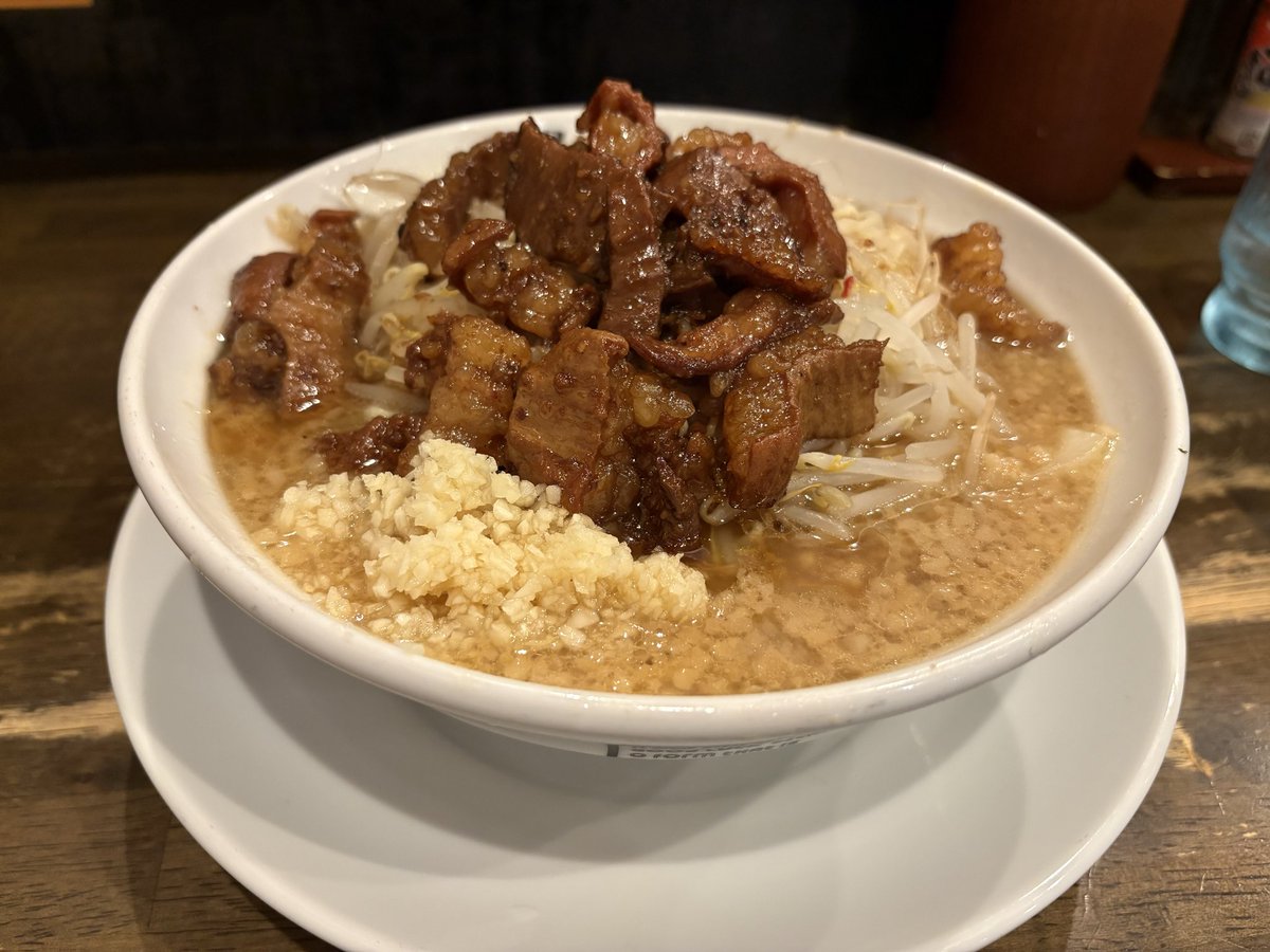 usk_kim's tweet photo. 一宮ぽっちゃり眼鏡さんと
昼から三河周辺で仕事。

からの豊田でラーメン！

麺創 なな家さん
「黒毛和牛ブイヨン 山六そば 塩」
↓
ネギいちラーメンさん
売り切れで閉店
↓
麺屋GOOさん
「ホルモン二郎」

とりあえず美味かった！
満足。 https://t.co/PWj7khSejs