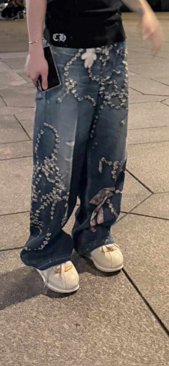 gemfourthie's tweet photo. jujur kakinya fourth cantik banget (nggak tau udah pernah ngomong berapa kali) CANTIK CANTIK CANTIK CENTIL tapi sekalinya dipake main bola bisa nendang kaya tsubasa ozora (mode kaki cantik) pokoknya cantik. sekian terima cantik 🩷 https://t.co/dwmPLa3tZs