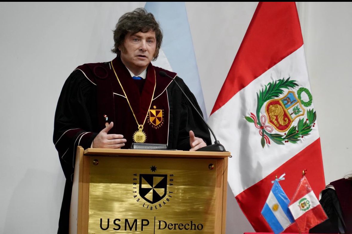 gfchumpitaz's tweet photo. El Presidente Argentino @JMilei terminará siendo PREMIO NOBEL (tomen nota ✍️)

Observen que el día de la Independencia del Perú fue condecorado por el Rectorado de la Universidad de San Martín de Porres como Doctor Honoris Causa, comenzando una cruzada liberal latinoamericana https://t.co/TiDZ0Aqfmh