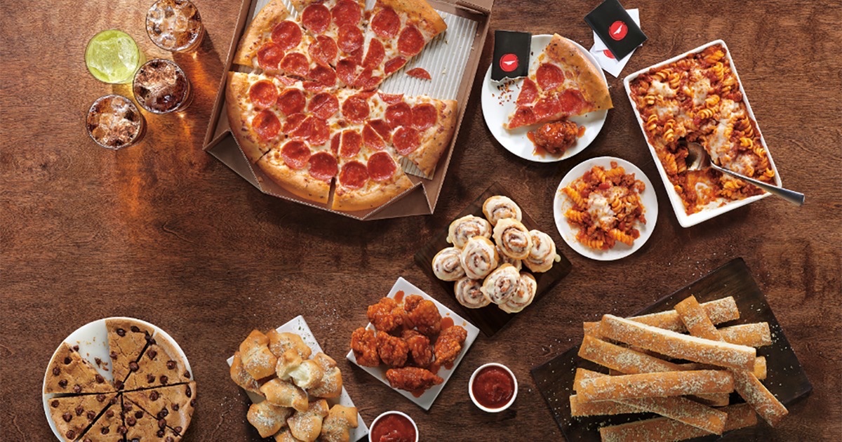 Alexburns1617's tweet photo. We are open at 11:30 till 10pm come on down to you're Pizza Hut locations in London  we got hot deals going off at the hut we have new stuff you gonna try we got Hot Deals Pizzas Melts Wings Pastas Dips Desserts and Drinks go get them while it’s hot come on in or order online https://t.co/jRwaGMv2P3