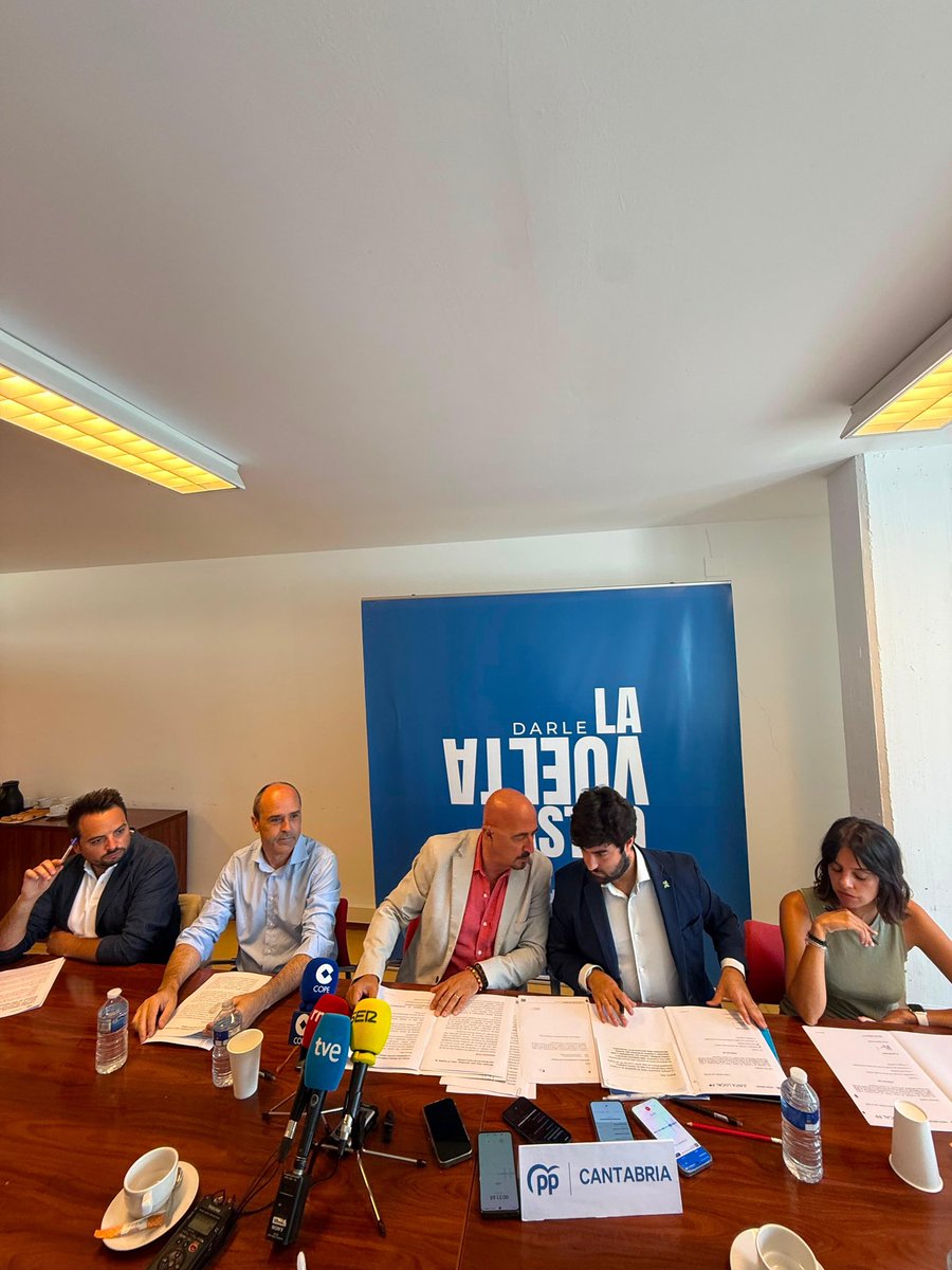 popularescastro's tweet photo. ❎El futuro de la sanidad en #CastroUrdiales no puede seguir bloqueado por la alcaldesa del PSOE.

➡️Reiteramos nuestro compromiso con dos infraestructuras clave: el nuevo Centro de Salud y el Hospital de Alta Resolución.

Toda la info 👉🏻 https://t.co/UIwmIvO2M8 https://t.co/OeBt6FiIjo
