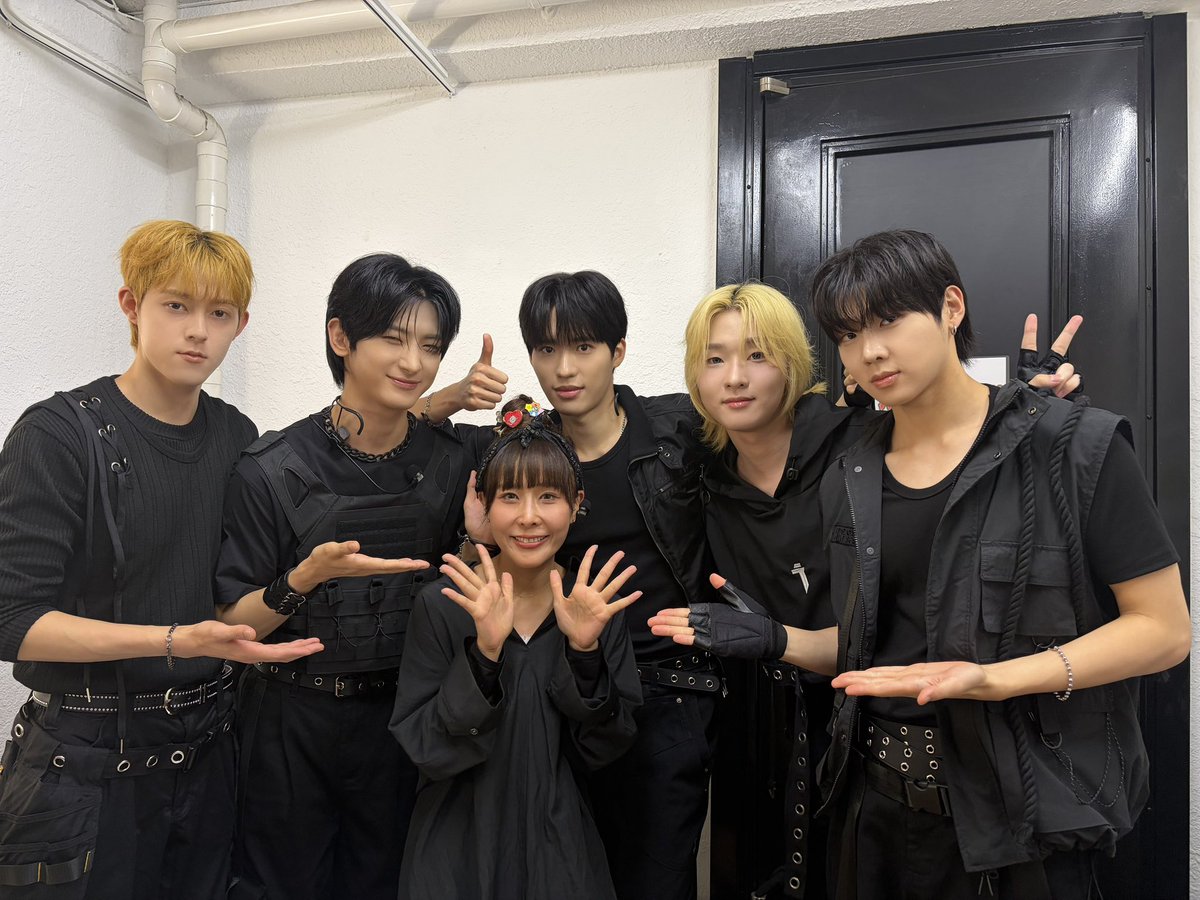 NICE73555's tweet photo. 7月4.5日X_ONのファンコンサートでした.デビュー前に日本で行うファンコンのMCをさせていただき光栄でした！
とーっても素敵なグループです🫪！
メモぜひ読んでいただきたいです👇😭 https://t.co/HG7mnt15Ka