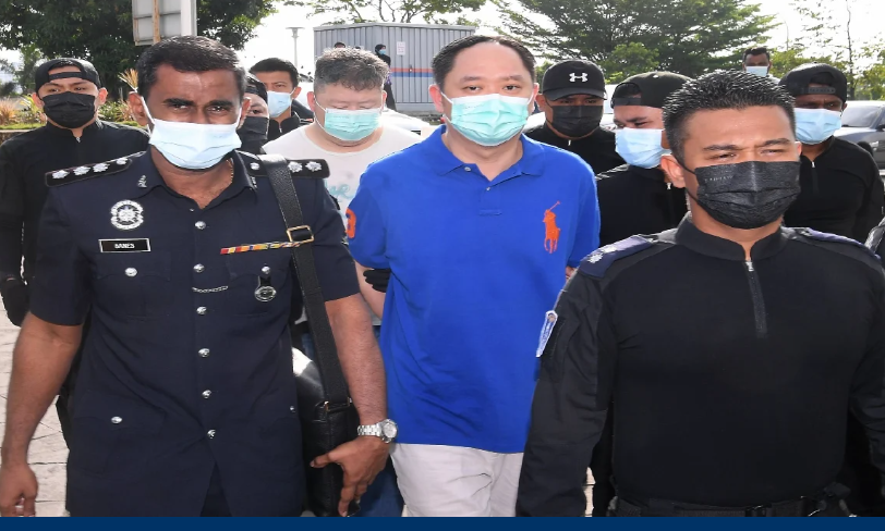 SinarOnline's tweet photo. Pukul bodyguard berpuasa: Majikan kekal bersalah, dijel 5 tahun

Mahkamah Tinggi mengekalkan sabitan bersalah dan menjatuhkan hukuman penjara selama lima tahun terhadap seorang ahli perniagaan yang menghina, mencederakan dan mengugut pengawal peribadinya kerana berpuasa pada 2021.

Foto fail Bernama/Sinar Harian 

BACA: https://t.co/rIaBJDrQB0