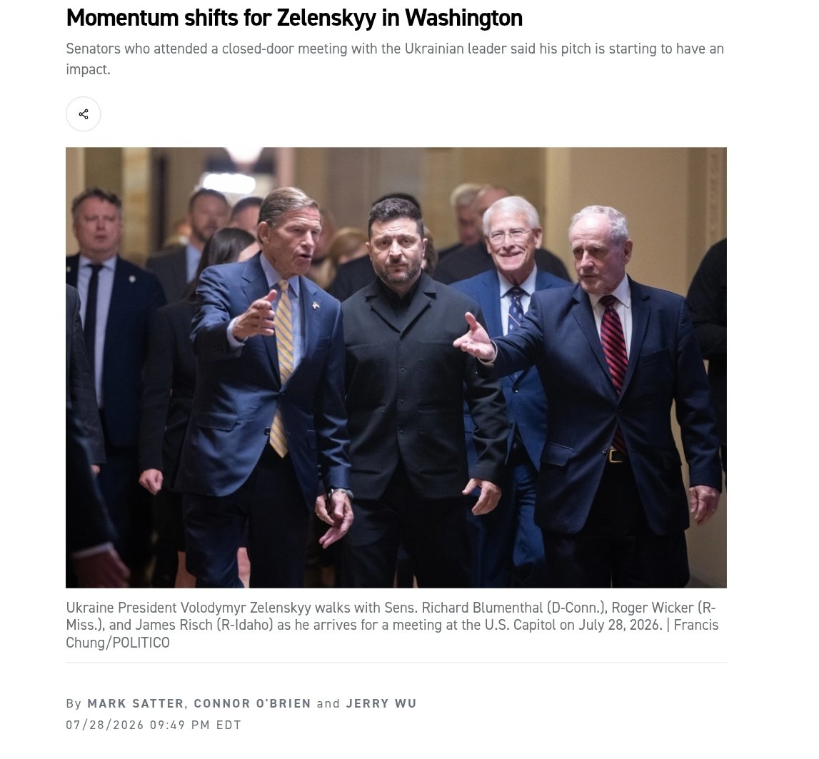 DenShtilierman's tweet photo. Учора Politico вийшло з матеріалом «Momentum shifts for Zelenskyy in Washington». Головна теза: Зеленський зробив те, що рік тому здавалося неможливим, і переконав Вашингтон, що Київ може виграти війну. Розберемо по пунктах.

Контраст із лютим 2025-го очевидний. Тоді був скандал в Овальному кабінеті, після якого Трамп заморозив допомогу і розвіддані. Учора Зеленський вийшов із зустрічі з Трампом у піднесеному настрої, а ввечері отримав другу перемогу: Сенат голосами 86 проти 12 просунув санкційний законопроєкт, який Київ давно називає своїм пріоритетом. Зеленський спостерігав за голосуванням особисто, з балкона сенатської зали.

Про сам законопроєкт. Це дітище покійного Ліндсі Грема, яке сенатор роками просував у Конгресі, а Білий дім так само роками тримав на паузі. Документ передбачає мита до 100% для країн, які купують російську нафту, тобто б'є по касі не лише Москви, а насамперед Пекіна та Нью-Делі. Співавтор законопроєкту демократ Блюменталь пояснює конструкцію: «Він ретельно виписаний, щоб не зачепити союзників і дістати Китай та Індію».

Перед голосуванням Зеленський провів закриту двопартійну зустріч із сенаторами, де прямо пов'язав санкції з перебігом війни. За словами республіканця Раундса, президент переконував: якщо санкції запрацюють, Путін серйозніше думатиме про переговори, бо війна викликатиме дедалі більше «роздратування» і «гніву» серед самих росіян. Сенатор Ріш переказав спільну позицію Зеленського і президента Фінляндії Стубба, який теж був у Капітолії: «Обидва вважали, що цей законопроєкт може вплинути на завершення війни більше, ніж будь-що на полі бою».

Крім санкцій, Зеленський повторив сенаторам конкретні запити: ліцензія на виробництво Patriot в Україні, стабільні поставки перехоплювачів PAC-3 і гарантований доступ до Starlink для наведення далекобійних ударів. Той самий пакет, що й на саміті НАТО три тижні тому.

Про зміну настроїв сенатор Бузмен сказав так: «Зміну імпульсу визначив успіх, якого вони досягають на полі бою». Йому вторить колишній чиновник адміністрації Трампа: «Атмосфера зовсім інша, ніж рік тому, з огляду на те, що Україна значно краще веде війну». У Вашингтоні, пише видання, формується консенсус, що Україна може перемогти Росію.

І останній важливий маркер змін — сьогодні на закритому обіді республіканців Сенату виступають українські дронові командири.

Учора ж, коли у Вашингтоні ховали Ліндсі Грема, Зеленський був на церемонії разом із Трампом. Голова сенатського комітету зі збройних сил Вікер сказав, що санкційний закон може стати «найбільшим політичним досягненням» сенатора. Символічно та сумно, що Сенат зрушив документ із місця саме в день прощання з його автором.