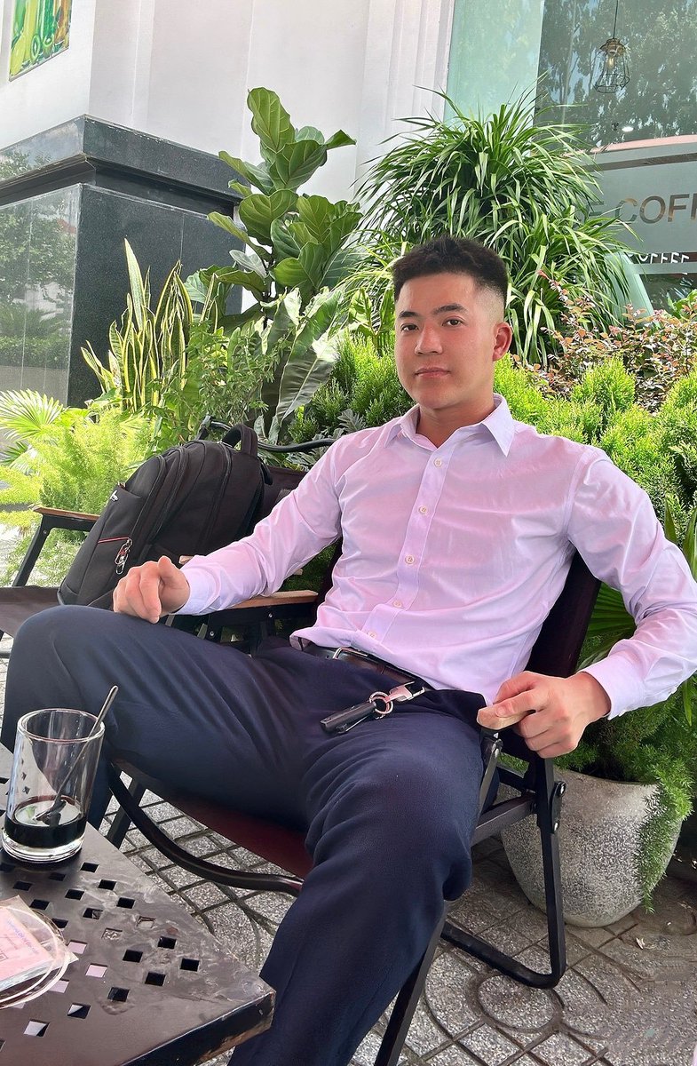 xcuadao's tweet photo. Sếp tôi lộ hàng to quá 🥵 https://t.co/ReoIRToa55