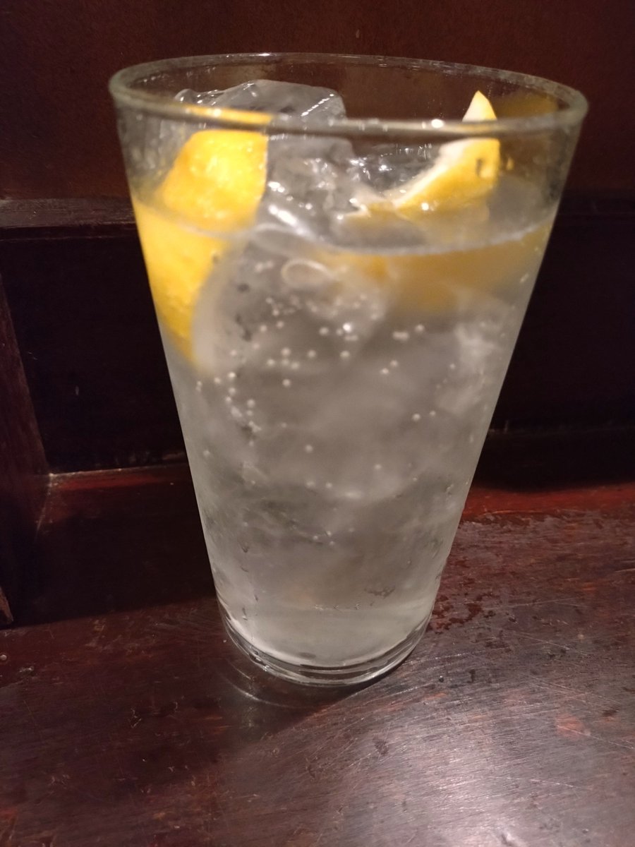 3104un's tweet photo. まっすぐ帰るのも惜しいので池袋西口のHUBへイン。ドライHUBレモンと豚ハラミのハーブ焼きで乾杯🍋 https://t.co/zYrupFiM8v