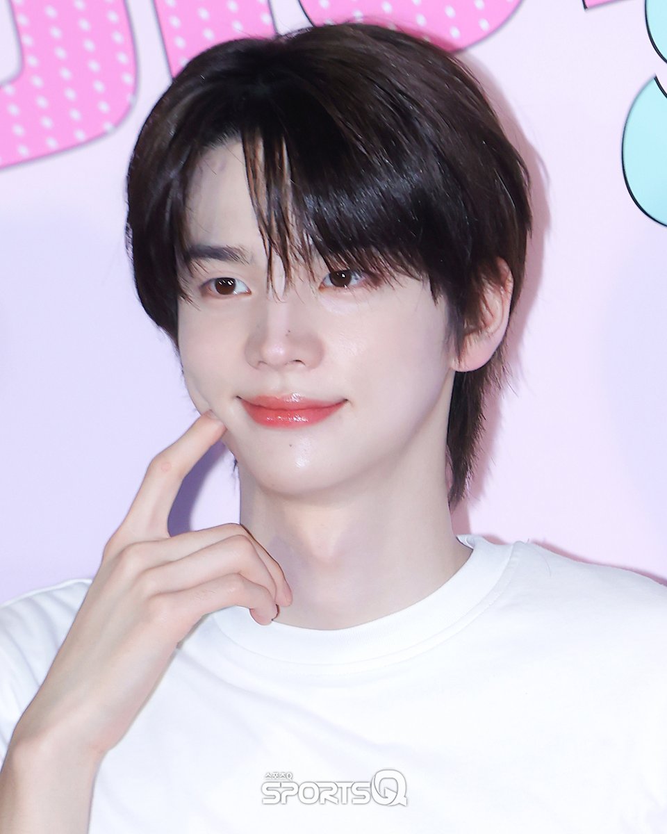sportsqnews's tweet photo. [#포토Q] 260729 ‘신유’ 정샘물 뷰티 포토콜

📌https://t.co/VwuNXU8ERO

#신유 #SHINYU
#TWS #투어스 #247WithUs
#JUNGSAEMMOOL #정샘물 https://t.co/ue2UgLgJTZ