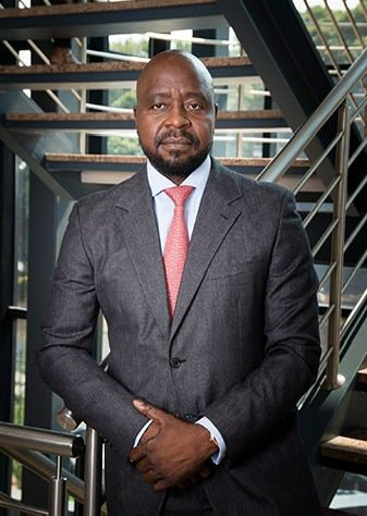 sanelenkosiii's tweet photo. A look into the lavish lifestyle of Lindelwa Mkhonta. Lindelwa now owns a Lux Apartment at Embassy Towers Sandhurst which in on https://t.co/1slggsQIiH for R8000 a night. 
Lindelwa is the babymama of Businessman Auswell Mashaba the director of Swifambo Rail Leasing, the company at the center of the corruption-plagued "tall trains" tender scandal involving  (PRASA) which secured a massive R3.5-billion contract in 2013 to supply PRASA with locomotives from Spanish company Vossloh.
