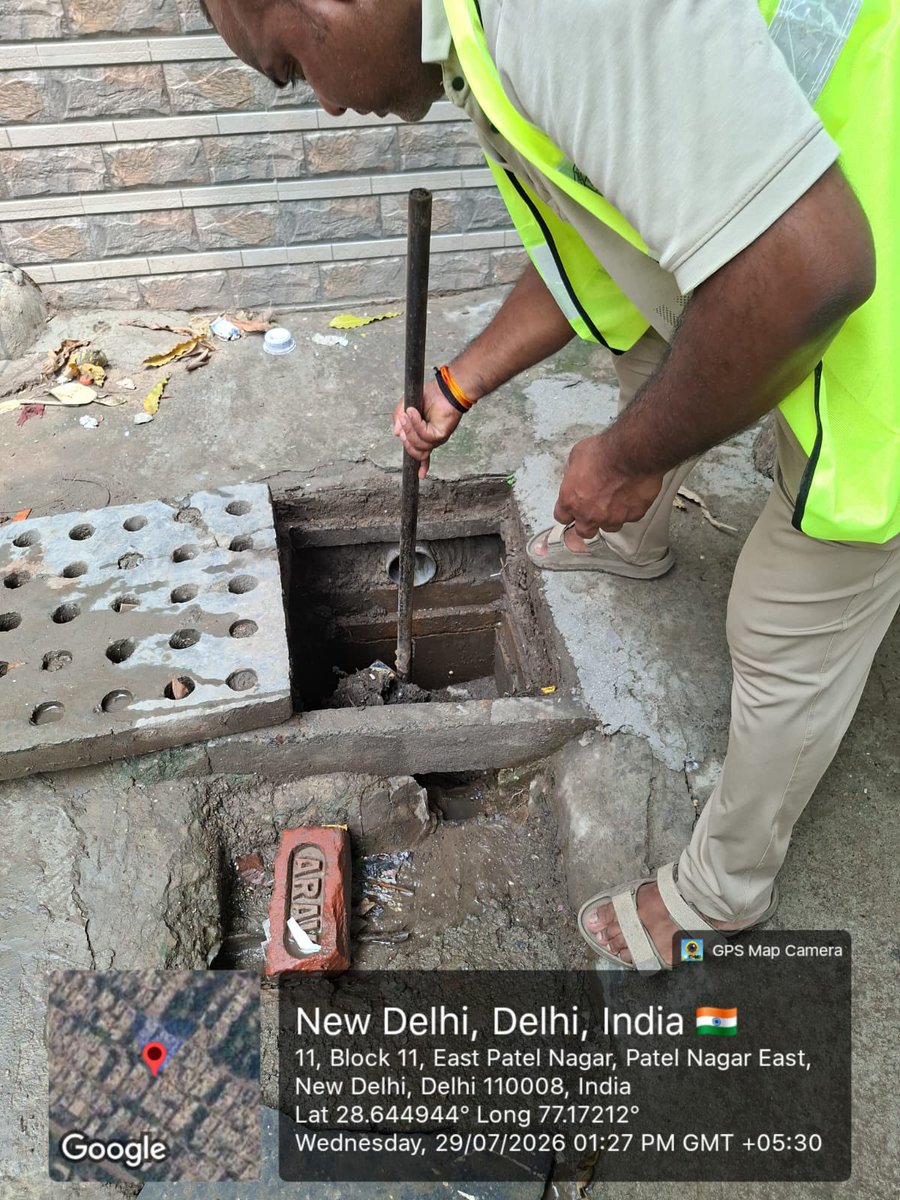 kbzdc's tweet photo. On-ground sanitation work continues in Karol Bagh Zone! 🧹

Sanitation teams are actively carrying out drain cleaning and desilting in residential areas to ensure clean, hygienic and well-maintained surroundings. 

#SwachhBharat #MCD #KarolBaghZone #CleanDelhi #SanitationDrive https://t.co/frBwhaxgc6