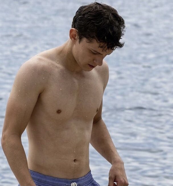 Damlalaw's tweet photo. yerli tom holland https://t.co/ole5Zkq2oP