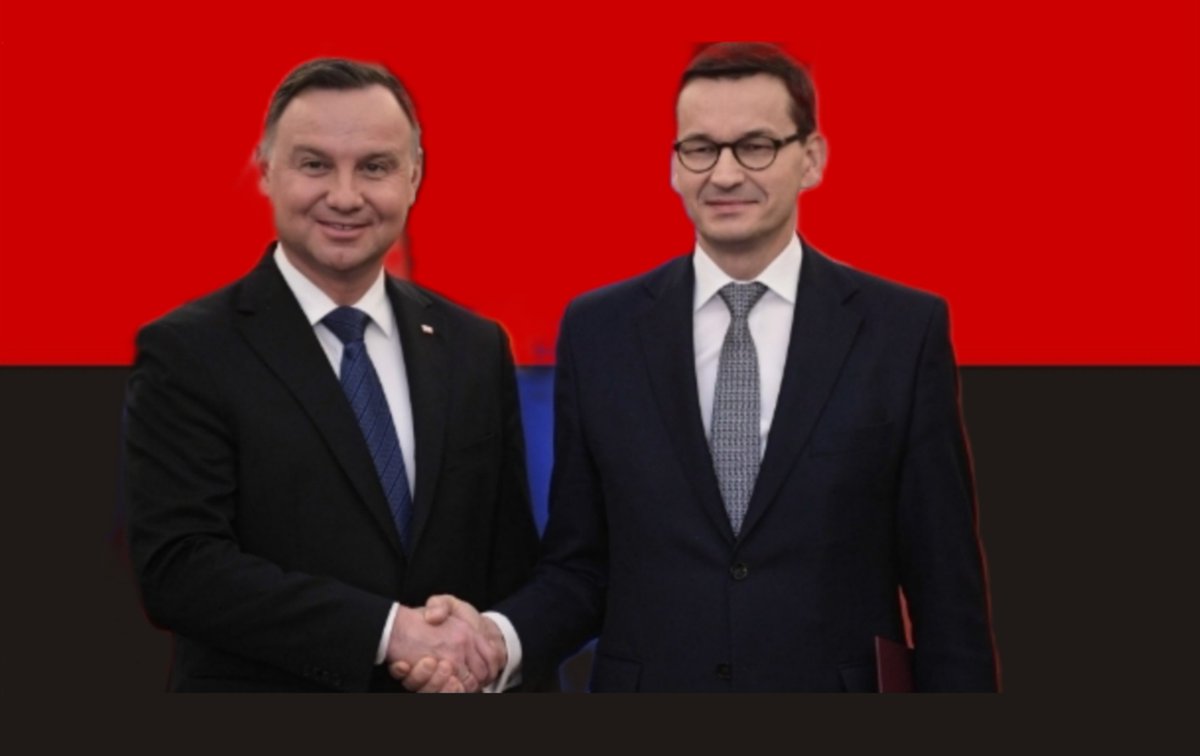 Mraba559516's tweet photo. Czekam aż fajnopolacy będą całować banderowców po butach, jak w USA murzynów.🤣🤣🤣
*pamiętajmy że cały ten syf zawdzięczamy tym dwóm wybitnym politykom... https://t.co/lbSWo9zYuH