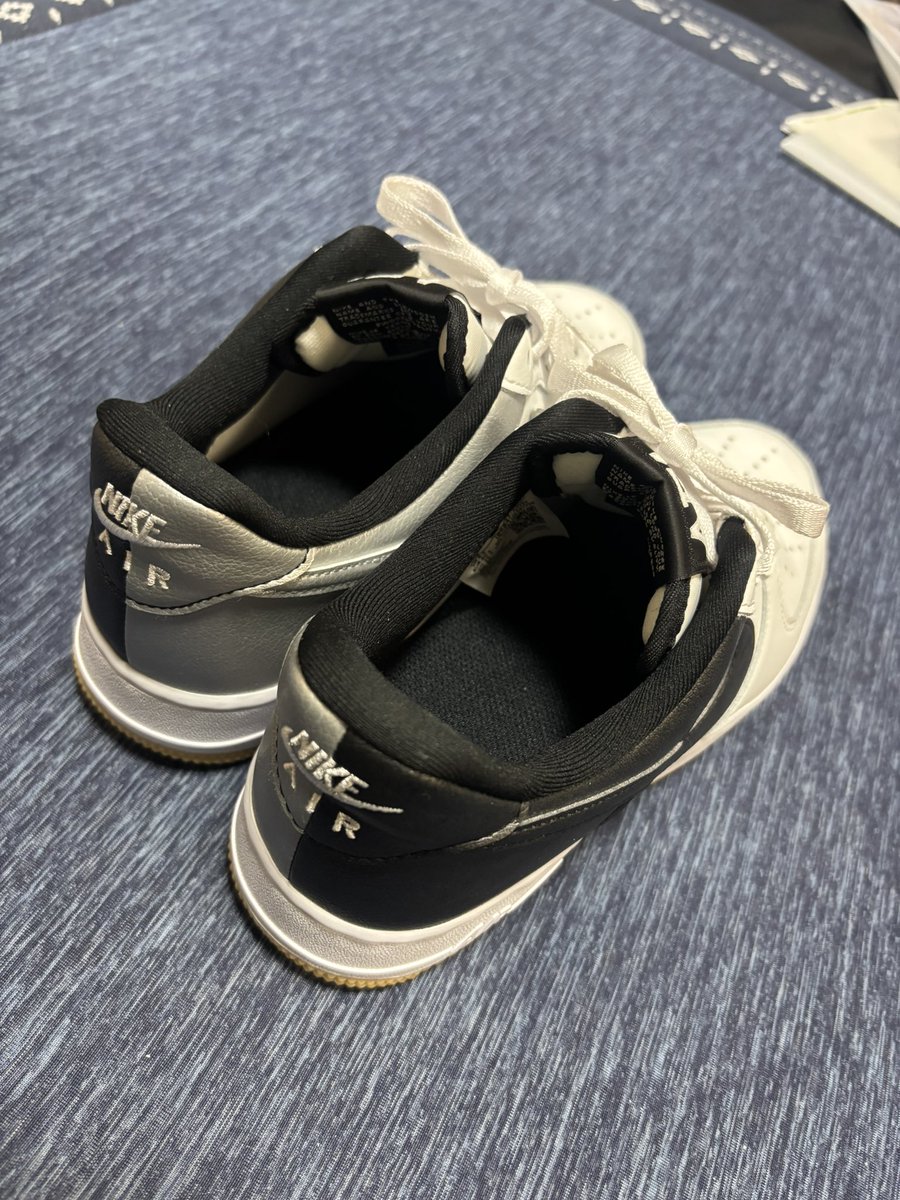 Dis_appear_427's tweet photo. 約3ヶ月前に一目惚れして買った靴 https://t.co/NwOsU3AbqV