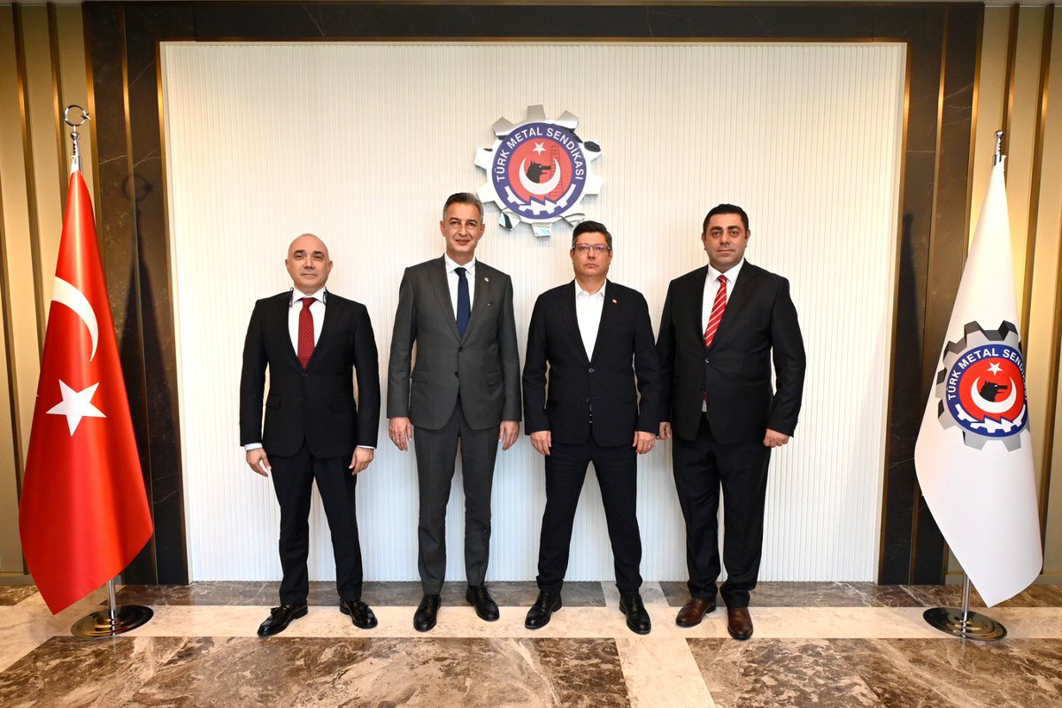 AltundagUysal's tweet photo. Beko Kıdemli İnsan Kaynakları Direktörü Sn. Fikri Özdemir'e, Beko Endüstriyel İlişkiler Direktörü Sn. Erkal Tansal'a ve Beko Endüstriyel İlişkiler Müdürü Sn. Murat Aktepe'ye ziyaretlerinden dolayı teşekkür ederim. https://t.co/P3nnaWx9Rh
