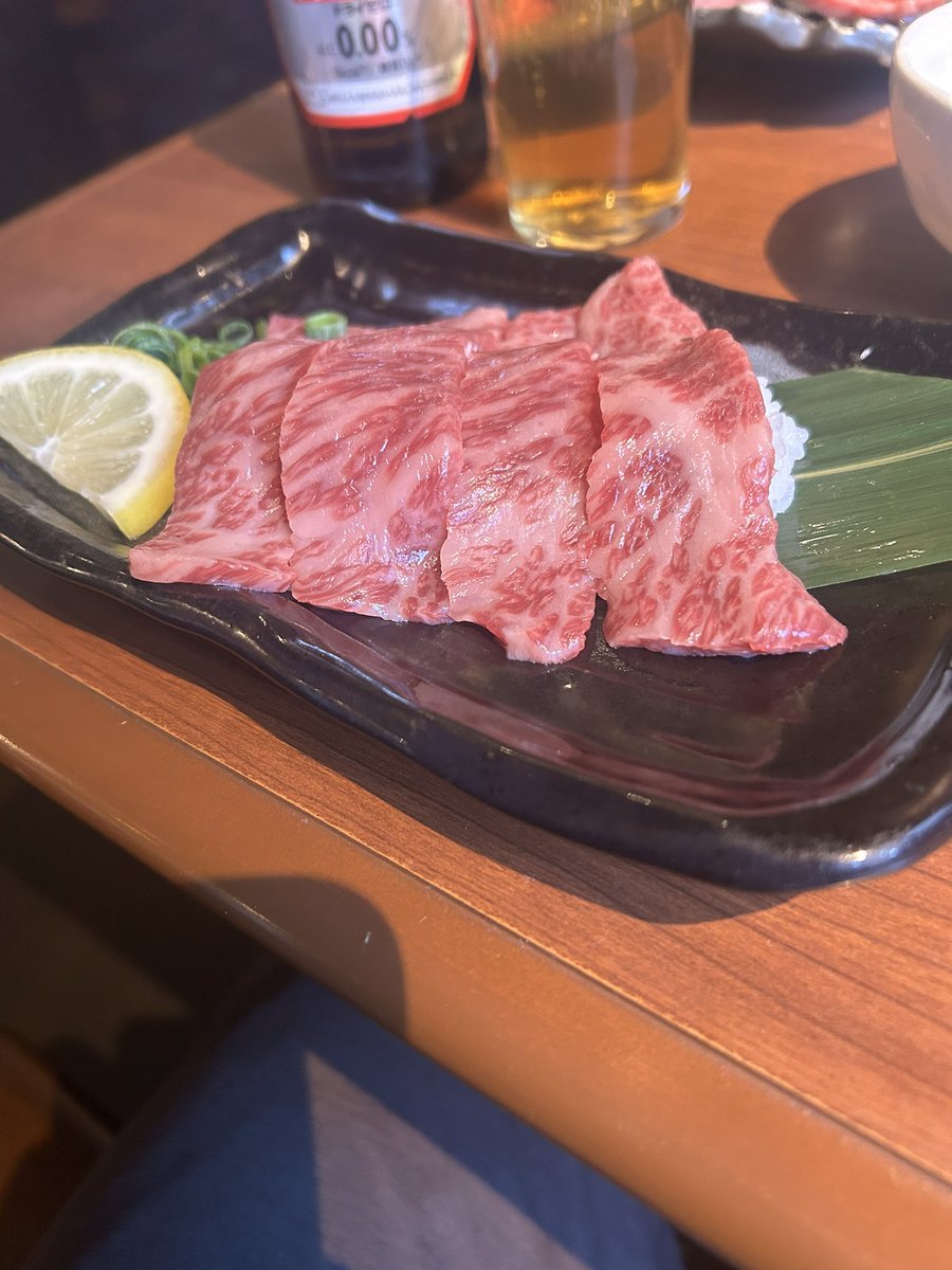 aymmj517's tweet photo. 29日（肉の日）なので、
仕事帰りに会社の人と、
焼肉食べに行きました😋
美味しかったです😊
暑さで少し疲れていたけど肉🍖食べて元気でました😀 https://t.co/N26hDM99Rz