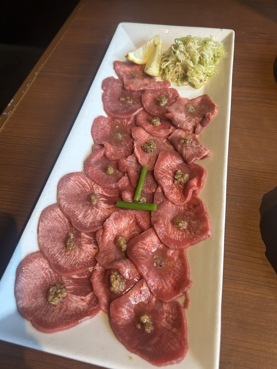 aymmj517's tweet photo. 29日（肉の日）なので、
仕事帰りに会社の人と、
焼肉食べに行きました😋
美味しかったです😊
暑さで少し疲れていたけど肉🍖食べて元気でました😀 https://t.co/N26hDM99Rz