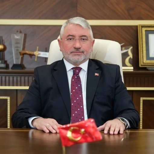 dailyislamist's tweet photo. 🔴 Çorum Belediye Başkanı Halil İbrahim Aşgın, kentte sapkın 'Manifest' grubu için konser düzenlenmesini isteyen çocukların talebini kesin bir dille reddetti.

Aşgın, "Biz burada olduğumuz sürece hiçbir Manifest kızı Çorum’a giremez. Şehri bunlarla kirletemeyiz" dedi.