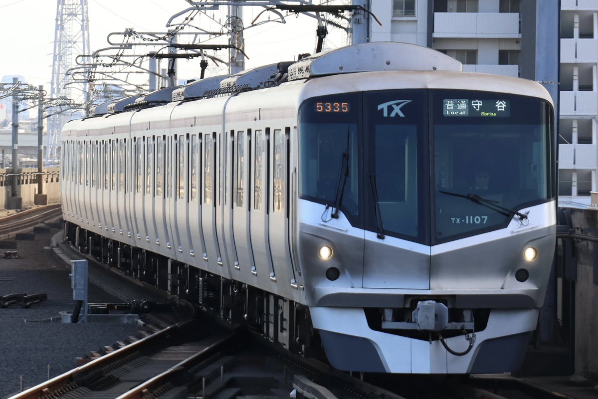 MARO__0621's tweet photo. TX八潮駅 意外と涼しくて結構良かった
5日前にも行ったけど結構楽しい
せっかくならそこそこ新車のTX-3000系を撮りたかった...またリベンジ！
通勤快速の幕のオレンジ似合いすぎててかっこよかった！
けどつくばエクスプレス流石に高い
↓↓↓快速▶普通 （種別順） https://t.co/ZxqHCA03FJ