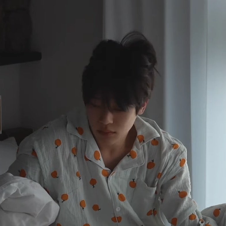 onedaaas's tweet photo. 쿨이압빠
닮앗따구..

                               그친구가?
                               아들이좋아한다는?

웅..
쿨이압빠한텐
비밀이얌

                               그건 왜?

...뿌끄러웜

                               역시..
                               과연내아들이야.. https://t.co/RaVOwHAvvx