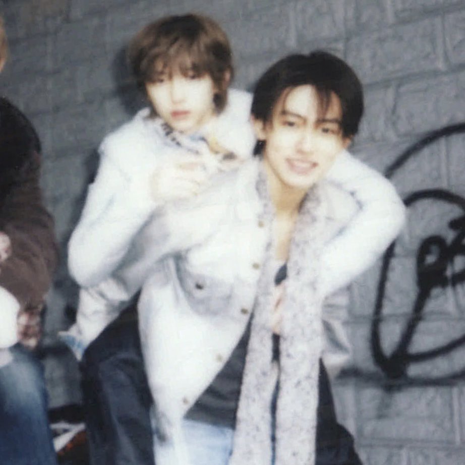 obuckstee's tweet photo. seonghyeon piggybacking juhoon 😭 my eomjju 😭🤍 https://t.co/pMOuc87x6a