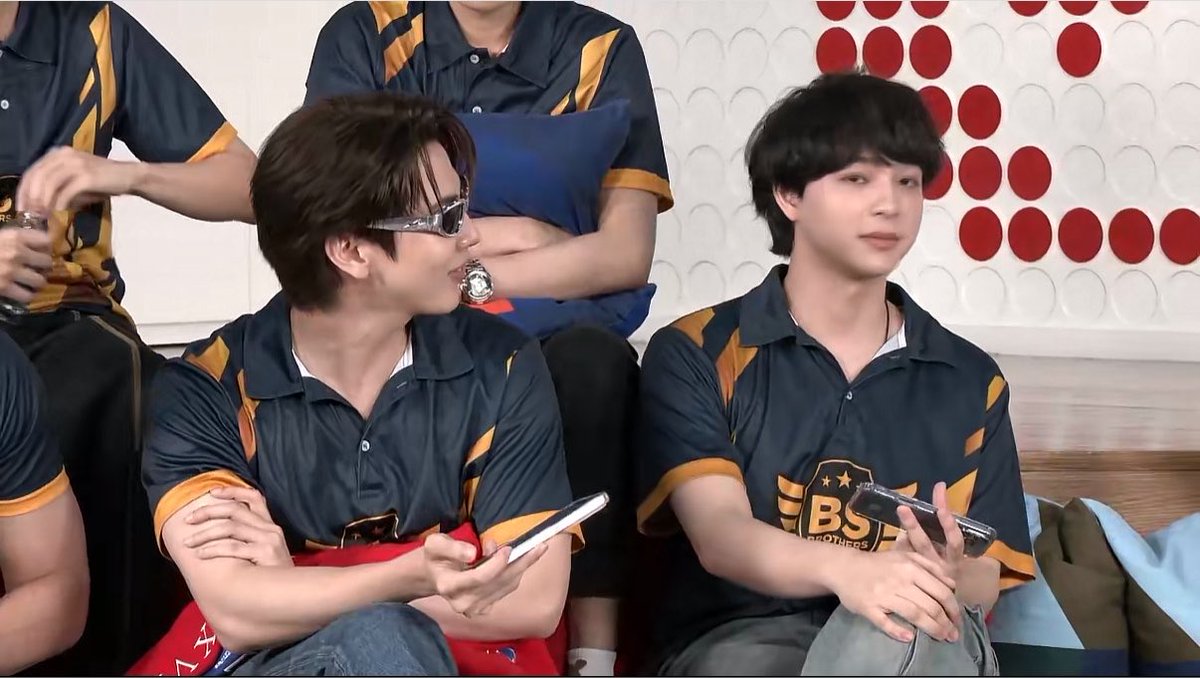 Ban_Bbasroom's tweet photo. พอได้ย้ายทีมมาอยู่กับน้องดีใจมากเลยใช่มั้ยคะพี่แม็กกี้

BS BROTHERS X ROV KOL 

#RoVxBeMyPlayerTwo https://t.co/CxzAUmxOAV