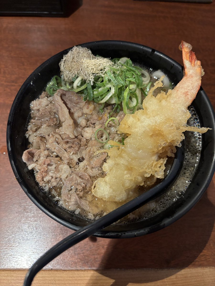 SHUNwriter's tweet photo. ここにきて
かすうどんからの夫婦善哉とかいうベタな大阪観光してるヤツ（笑）
ごちそうさまでした。 https://t.co/bv1i5FiFbB