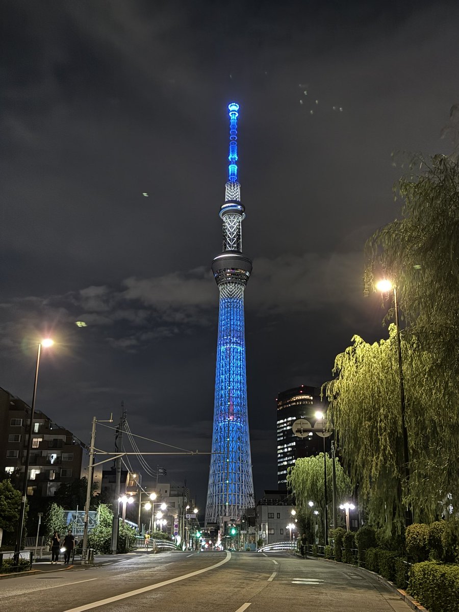 orb20man's tweet photo. スカイツリー🗼今日の色はいいね👍 https://t.co/2GCrcOrLdN