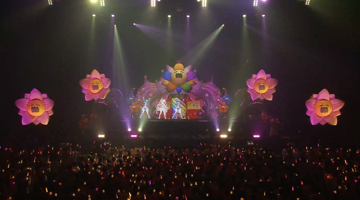 hololivetv's tweet photo. 🍑#桃鈴ねね 1stライブ🍑

18曲目「ねねちのギラギラファンミーティング」

アンコールはこの曲❗
会場もさらに盛り上がります🎉

🔽配信チケット
https://t.co/sZ8gDTqejv

#ねね超開花
#ホロライブ https://t.co/4Y1qvG3qiy