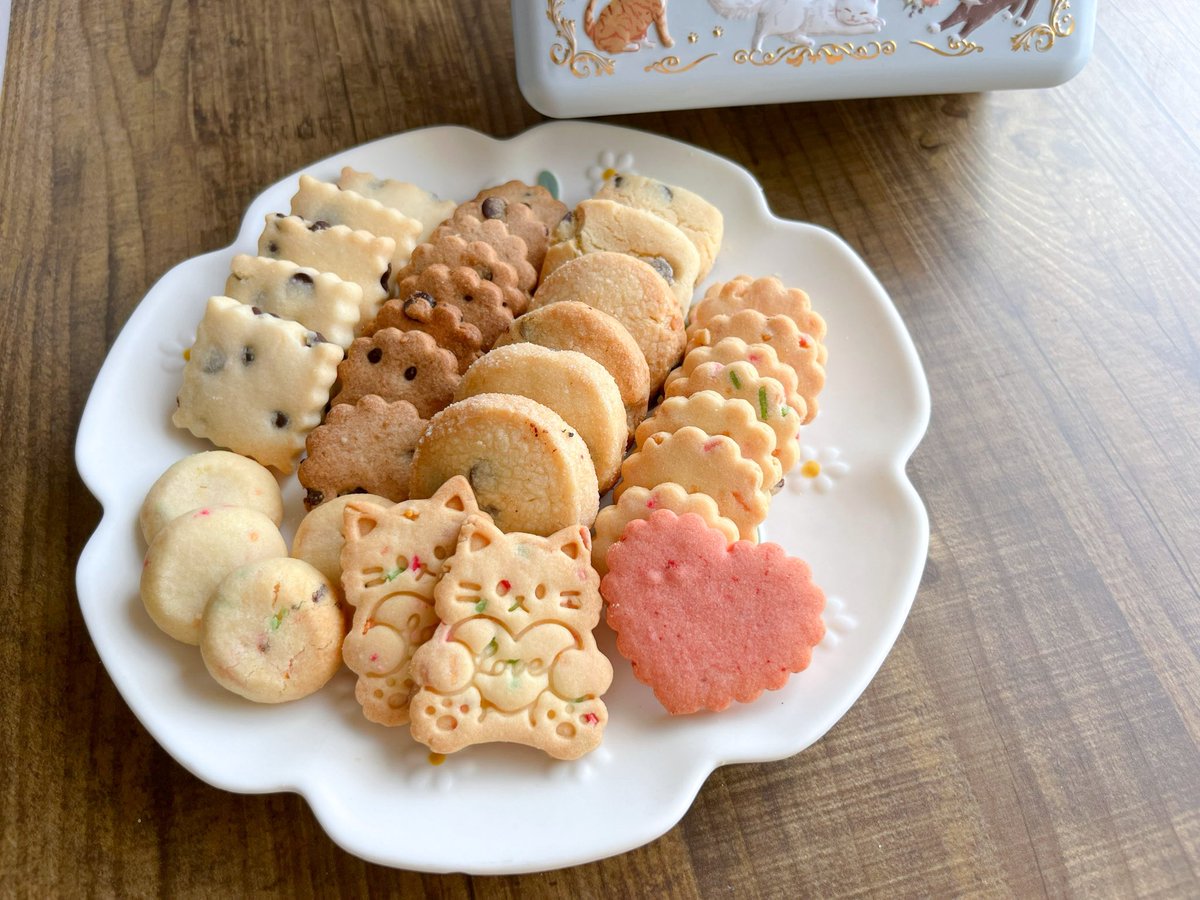aco_cookies's tweet photo. 可愛いねこちゃん柄缶の販売始まりました〜🐈🐈‍⬛ 8/2まで受付してます🛒♡
手土産にぴったりの、ミニギフトも今回あります🎁

ねこちゃん缶は、3種類のフレーバーの中から選べます🍪
(プレーン・アールグレイ・チョコチップ&amp;カラースプレー)

今回は🌻缶と猫缶はお休みです💤

https://t.co/0VPudTF9bt https://t.co/cZDwkV54lJ