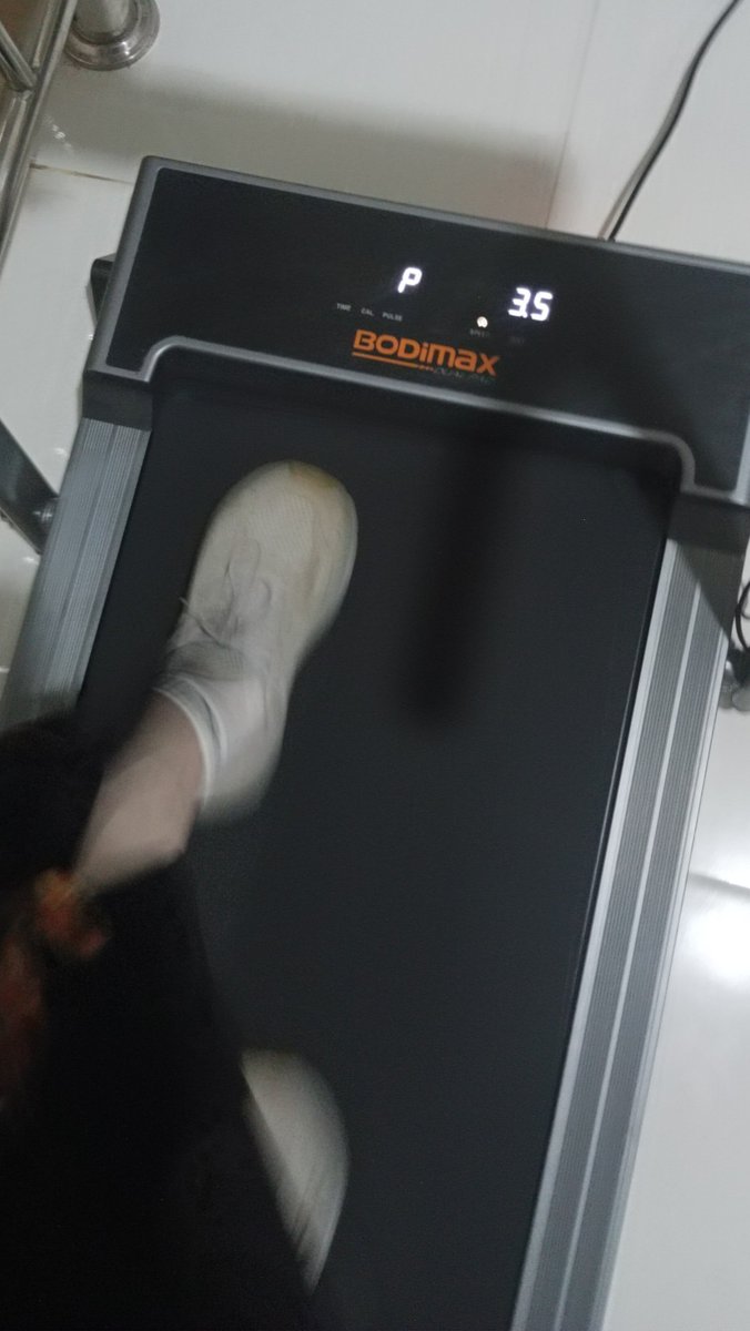 raaeiss's tweet photo. enakny ad walking pad, I could do cardio pake rok. alias no xtra laundry https://t.co/HWISxLHC6p