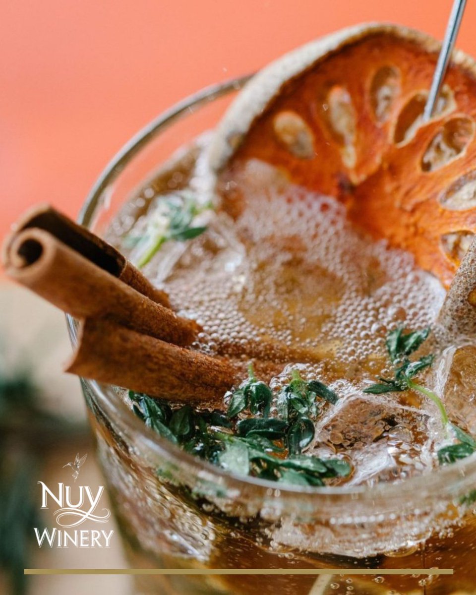 NUYWINERY's tweet photo. 🍹Cocktails are not just for summer!🔥
Nuy 3-Year Barrel-Selected Brandy &amp; Muscadel Cocktail:
Ingredients
🥃 50ml Nuy 3-Year Barrel-Selected Brandy
🫗 50ml Nuy White Muscadel
🍊 1 orange slice
🪵 1 cinnamon stick
🫧 30 - 50ml soda water
🧊 Ice cubes
Recipe https://t.co/kQGvDpfDGa https://t.co/d9M6Unen1z
