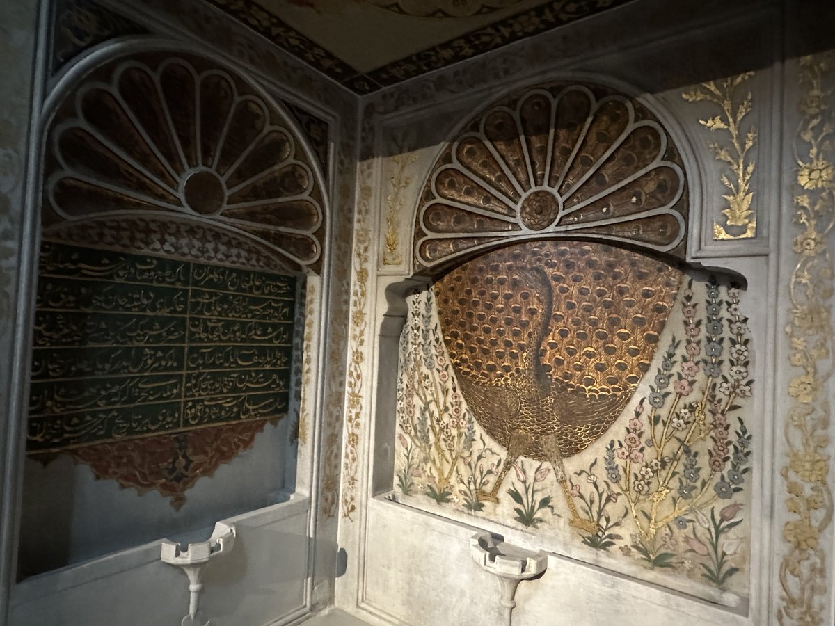 onderkayaistan1's tweet photo. İstanbul Arkeoloji Müzesi bünyesindeki Çinili köşk de restorasyon ve düzenleme sonrası açılmış. Burada çini eserler sergileniyor. Özellikle 1591 de 3. Murat tarafından yaptırılan selsebilin bulunduğu salonu ziyaret etmenizi öneririm. https://t.co/K3HN8bk0MR