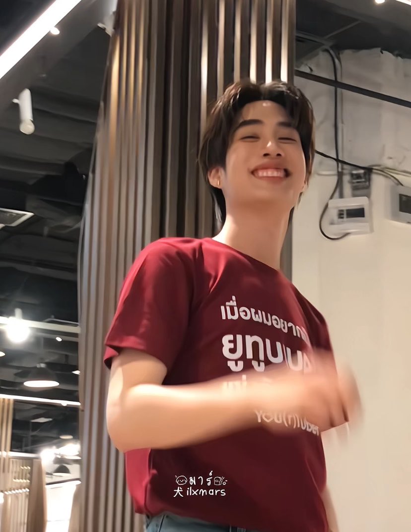 ilxmars's tweet photo. แล้วมันจะมีเด็กที่ไหนที่ยิ้มจนตาหายให้แม่ขนาดนี้ โค่ดเร้กเลย ㅠ ㅠ 🫳🏻 https://t.co/ZS0672BUei