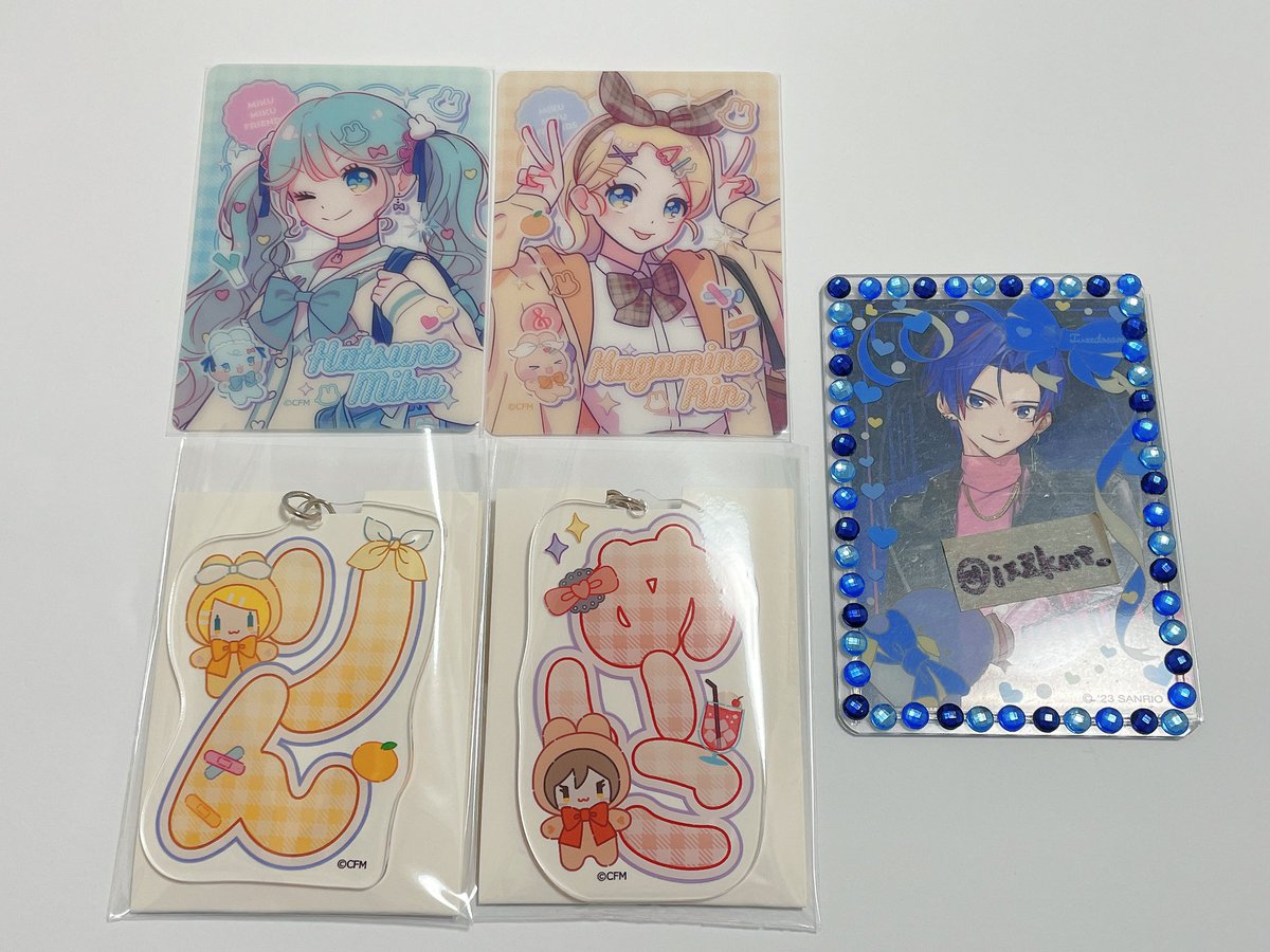 ixzknt_'s tweet photo. 【交換】Can Do キャンドゥ 百均 コラボ トレーディングクリアカード アクリルキーホルダー

譲→ミク リン MEIKO (画像)
求→KAITO
　　トレカ(縦横各1)、アクキー

郵送＞都内手渡し＞MM幕張29日
できるだけ纏めて交換頂ける方優先させて頂きます。

お気軽にお声かけください🍀 https://t.co/1ZGVKyRynn