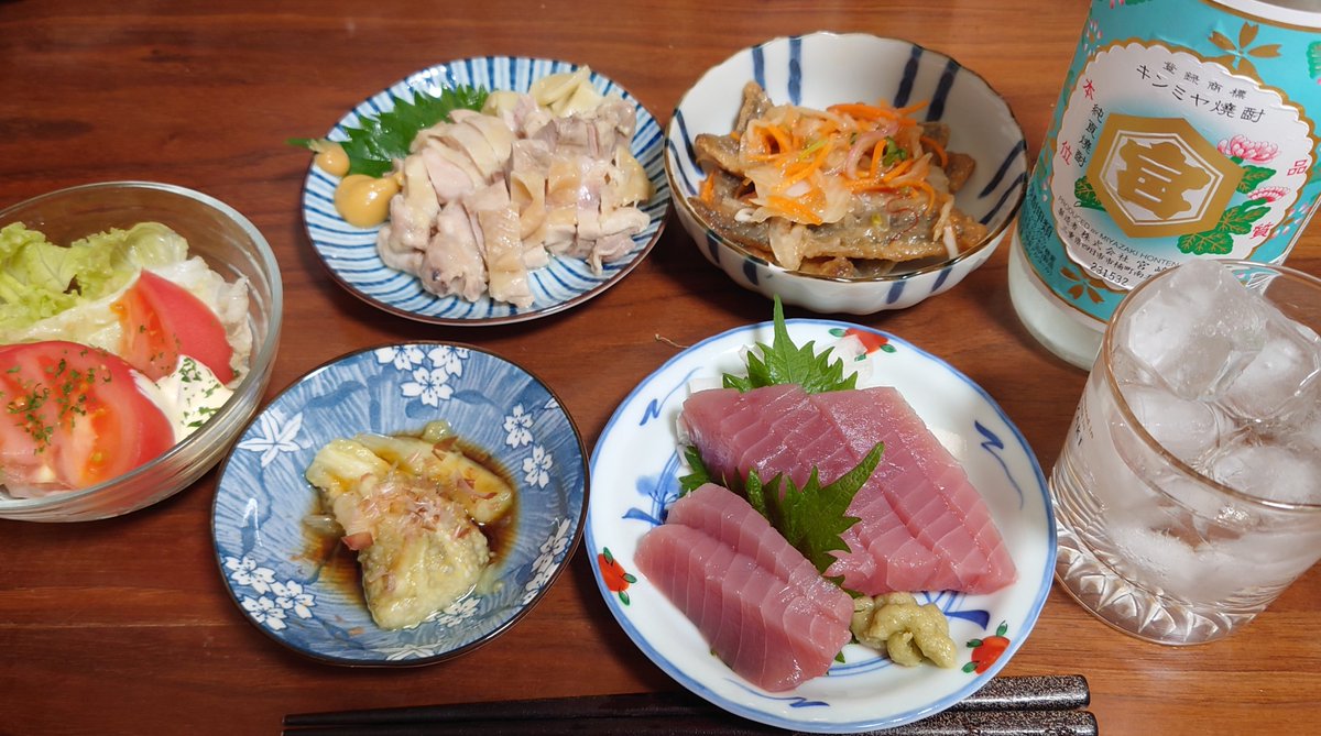 soi_n_one's tweet photo. なんせXアプリが使いづらくなったんでポストするのに躊躇するしまつ。
こんやは🐟️キハダ鮪のお刺身と🐥蒸し鶏もも肉、鯵の南蛮漬けと🍆焼き茄子です🍻🍻
#晩酌 #X晩酌部 #減塩
#とにかく呑み隊 https://t.co/GkDnyQrg0r