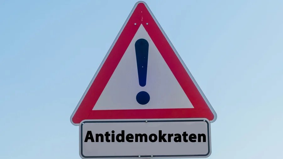 FckTikTok's tweet photo. @Cooky4422548977 Weg mit diesem Feind des Deutschen Volkes. https://t.co/G6GxJQ9qUv