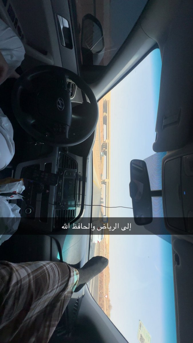 _iM5x8's tweet photo. متخيلين كل ذولا الطلاب فوق ٢٠٠ طالب منحاشين من دكتور محتكر المادة ف سعود  😔 https://t.co/5uUh5jTXRA