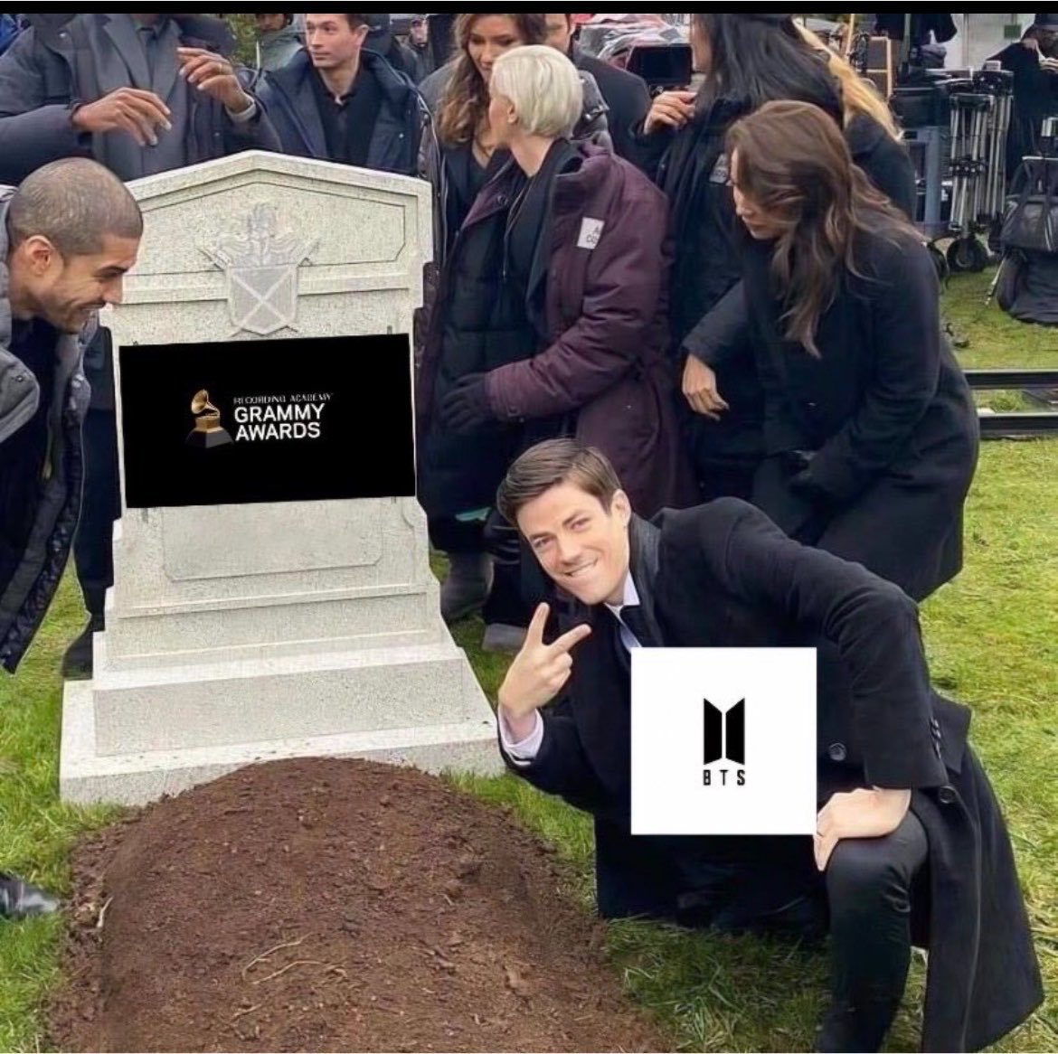 hots1802's tweet photo. Espero que o BTS abra uma live bem no dia do Grammy 🤣🤣🤣

Vamos fazer um negocio engraçado acontecer 

BTS WE ARE PROUD OF YOU
BTS ARMY ARE WITH YOU
BTS OUR INSPIRATION
BTS PAVED THE WAY
#ARIRANGLockdown https://t.co/yTtMefXs54