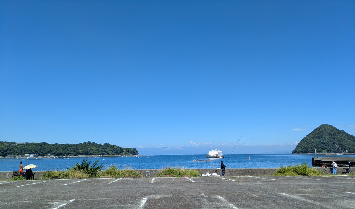siomari_04's tweet photo. 外作業6時間ののち、ミニストップでハロハロ パチパチラムネ。

春先までは「今日快晴ですね⤴☺」だったけど、最近は「か、快晴っすね」て感じ。。 https://t.co/FT1JUaSidD