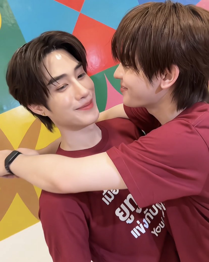 lucinesnapp's tweet photo. ดูสายตาเฟิร์สดิ อือ ๆ รู้แล้วครับน้องว่าพื้นที่นี้เป็นของน้องน่ะ 😭😭😭😭😭😭😭😭 https://t.co/GiETrhICPT