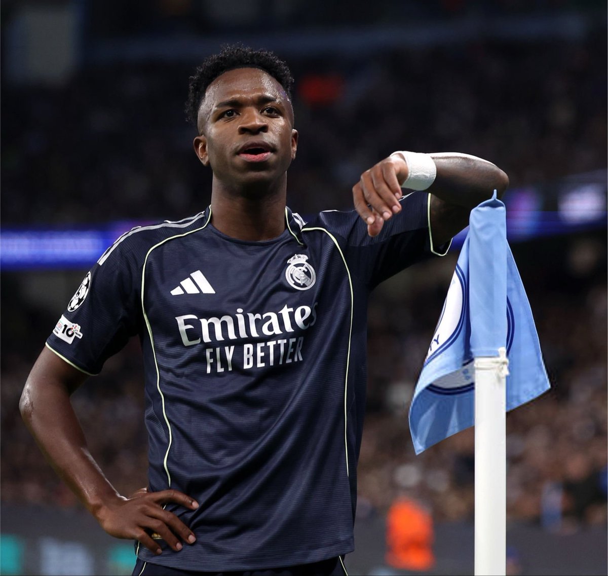 AFC__Xtra's tweet photo. 🚨UPDATE! 💣 

Vinícius Júnior’s deal is set to receive approval from an agreement between Arteta, Berta, and Arsenal's owners, as they believe the potential benefits from the massive financial investment are worth the cost. 🇧🇷 🌟 

ℹ️@TomCantonMedia https://t.co/ESGsdWt9e7