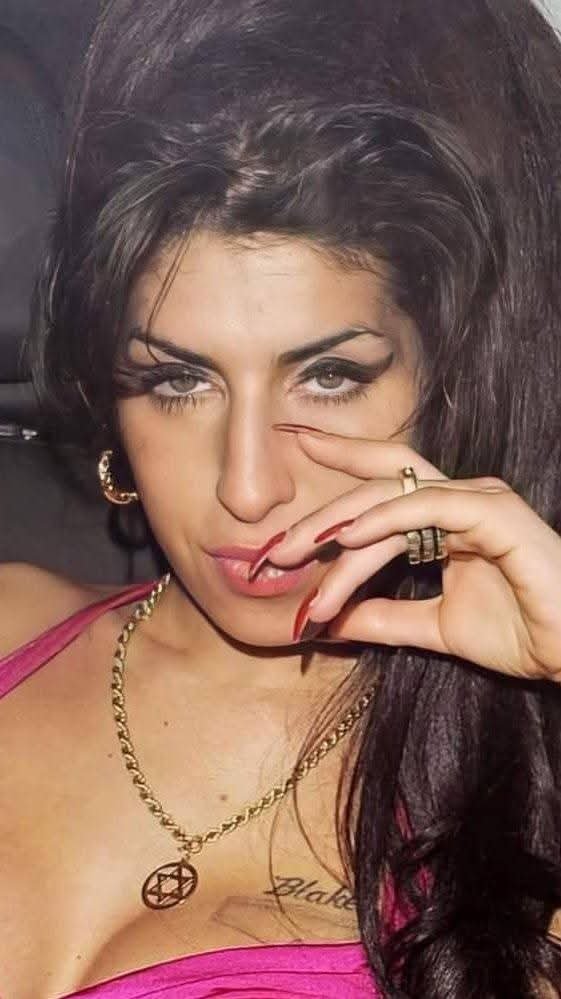 werthro's tweet photo. Amy Jade Winehouse https://t.co/IbBWnhoaqp