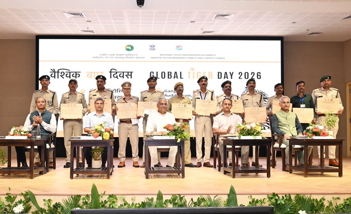 KVSinghMPGonda's tweet photo. Congratulations to the NTCA Award winners and our frontline forest personnel- the true heroes of tiger conservation. Their dedication continues to safeguard India's rich wildlife heritage.
#SaveTigers #ProjectTiger https://t.co/u1wc2WJiCh