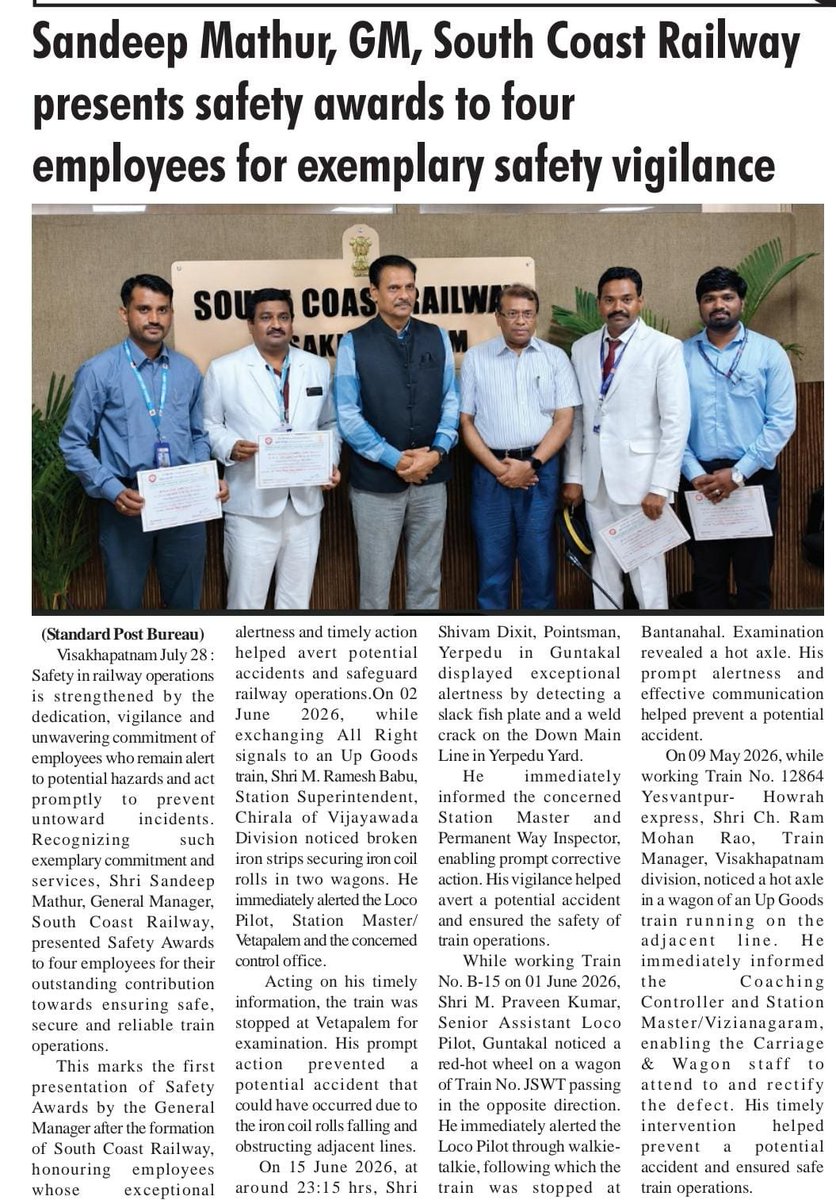 SCoRAILWAYVSKP's tweet photo. GM SCoR Shri Sandeep Mathur presented safety awards 
#SafetyFirst #SouthCoastRailway #RailwaySafety #EmployeeRecognition #SCoR @RailMinIndia @drmvijayawada @drmgnt @drmgtl @DRMVSKPSCoR https://t.co/5BBFsxkNhn