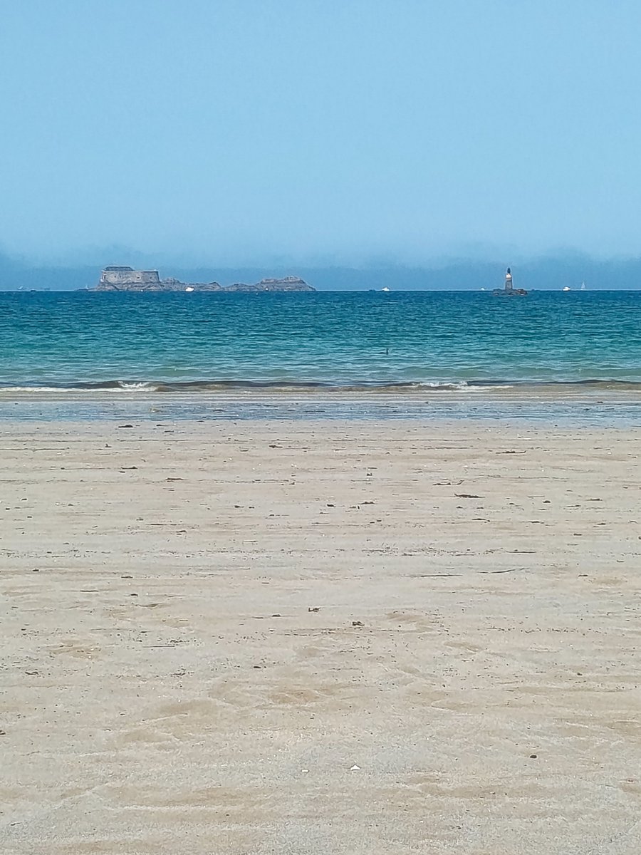 Erwan_Milteux's tweet photo. #pausedejeuner #plage @VilleSaintMalo  #bronzette ! https://t.co/kYpPi506eD