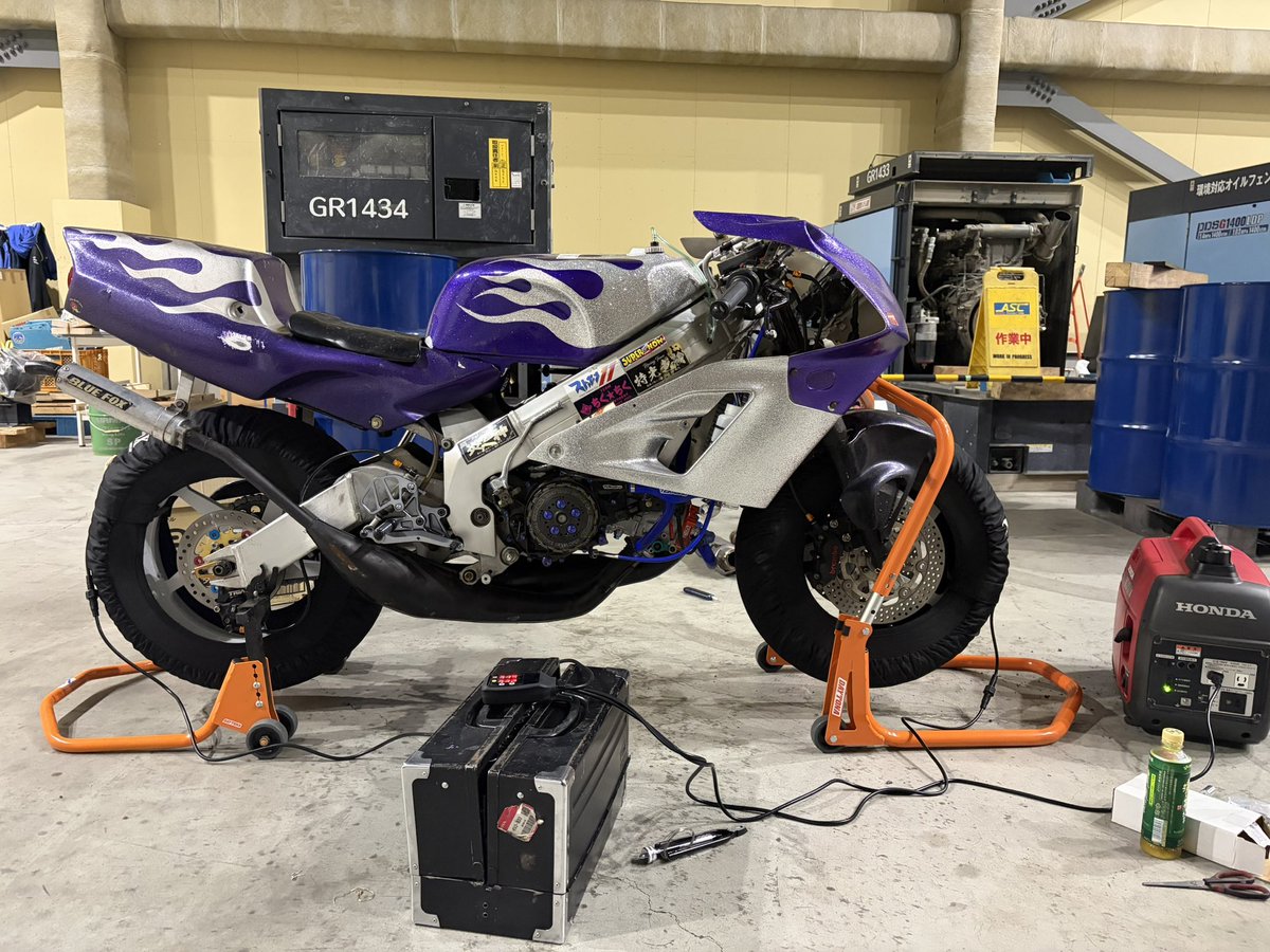 ICEWALKER77's tweet photo. 今更だけどスタンド、ウォーマー
発電機揃えた https://t.co/xCCuXdtSOe